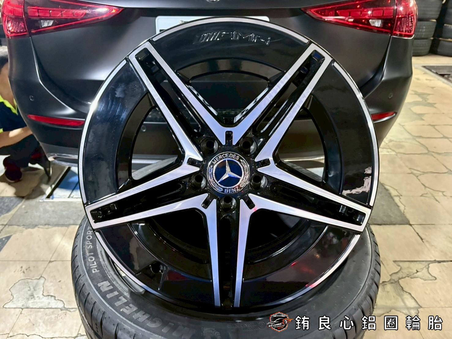 恭喜Benz W206 C200車主升級更換AMG W206夜色原廠18大框胎一套的第7張圖片